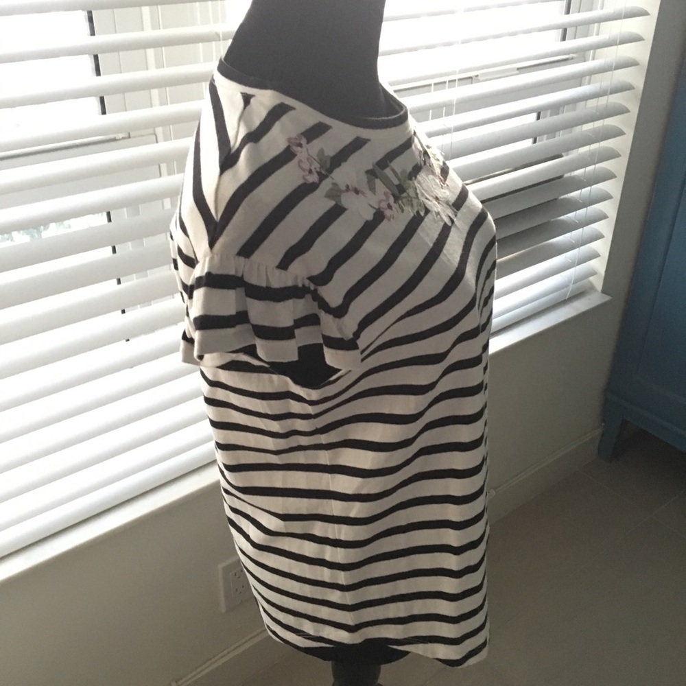 Kate Spade ♠️ Embroidered Floral Stripe Ruffle Tee - Picture 3 of 7